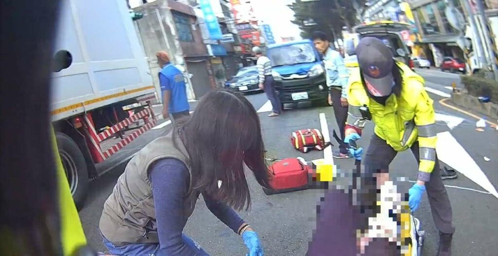 目擊車禍現場-平鎮熱心義消秒衝上前救人