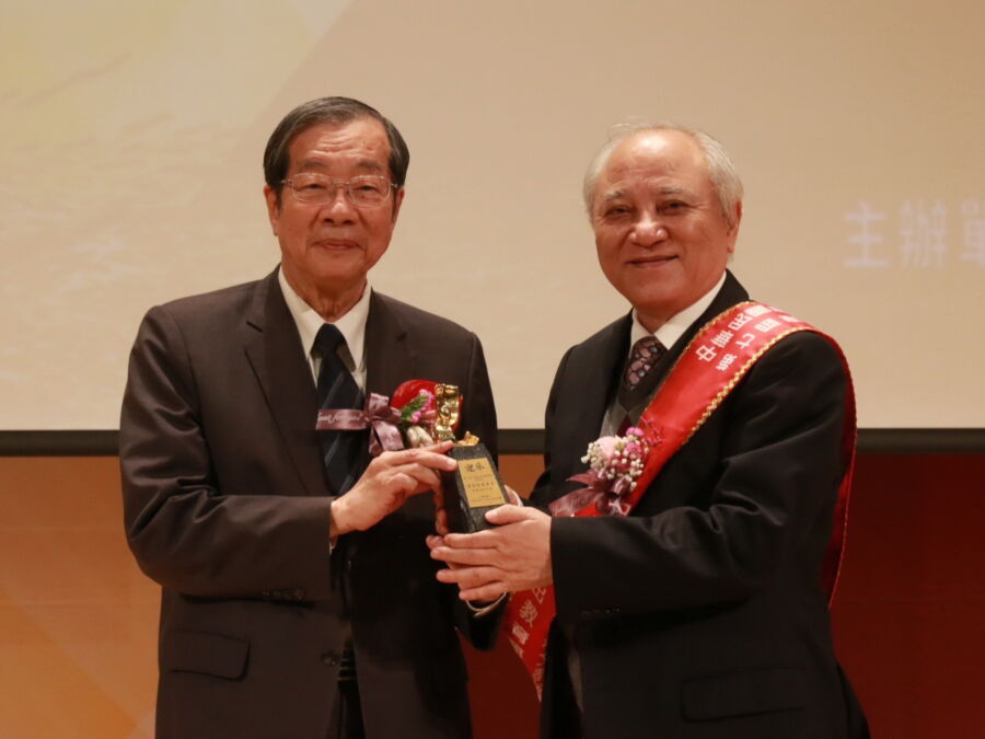 獲頒傑出教育事業家　致理科大董事長梁聖時：教育首重品德