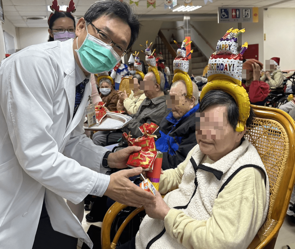 北榮桃園分院附設護理之家寒冬慶生過聖誕