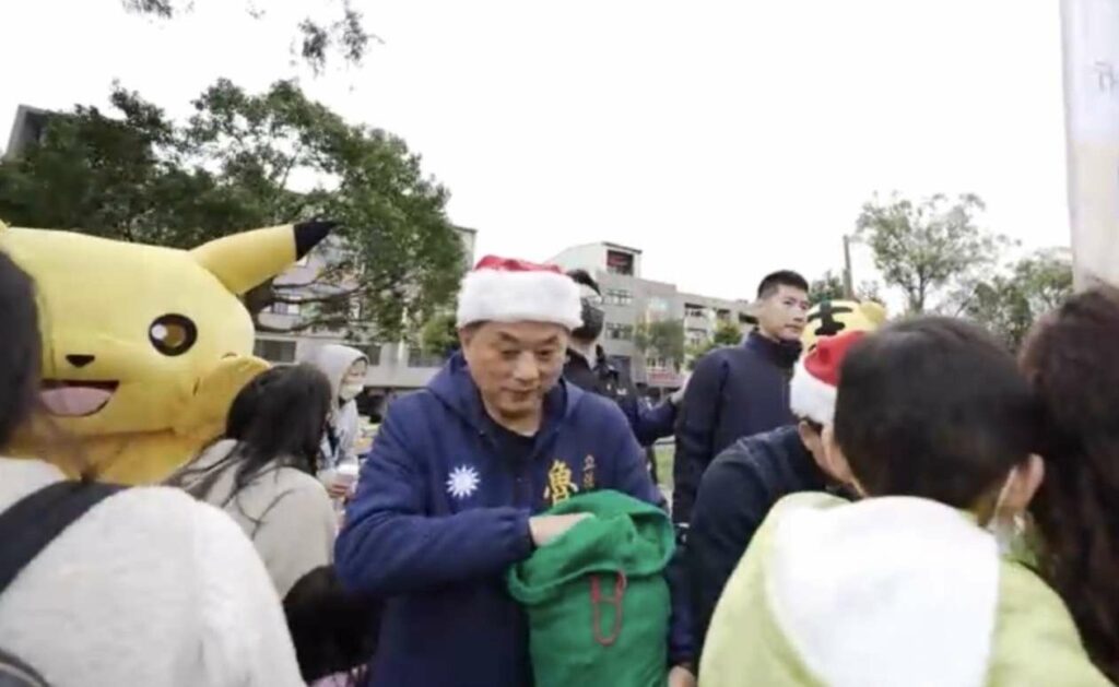 魯明哲競總兒童歡樂聖誕城活動-傾聽民意親切零距離