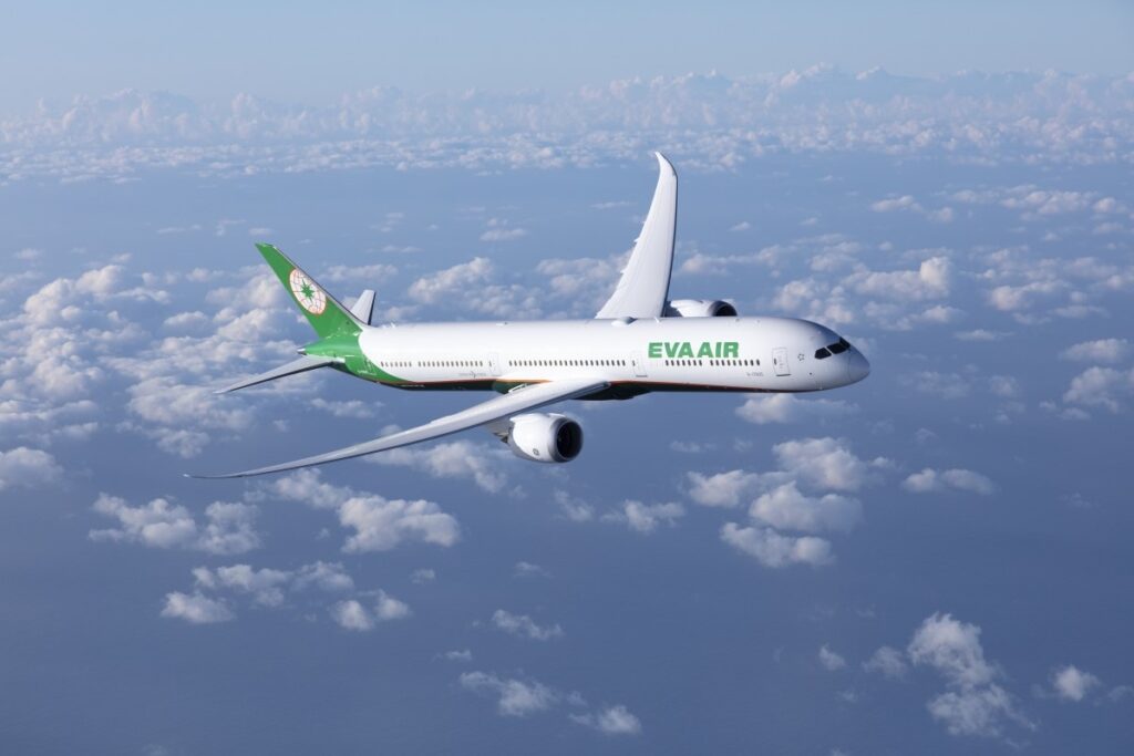 長榮航空宣布發年終6個月-空服員、機師薪水調漲