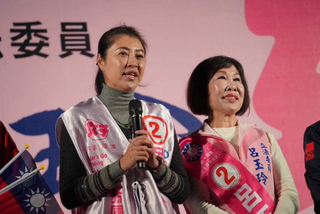 呂玉玲勤跑基層拜票-謝龍介、許淑華站台力挺