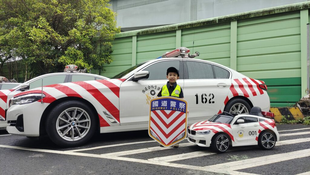 國道警元旦連假設5處「機動服務站」-迷你紅斑馬供親子拍照打卡