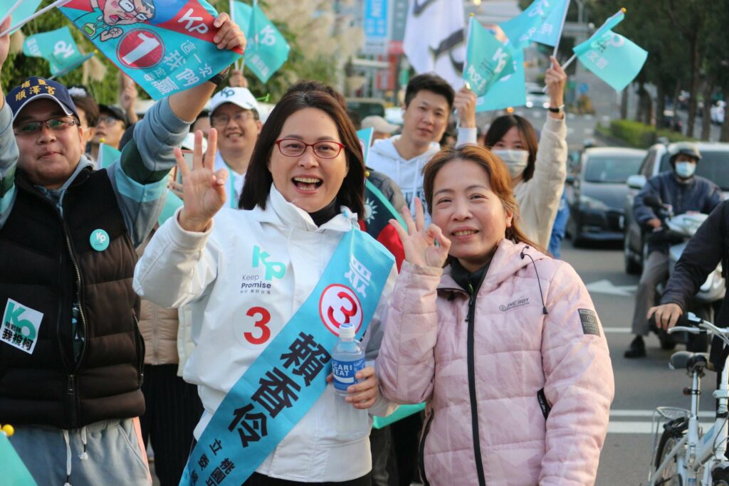 選前黃金周末！賴香伶車隊掃街-支持者頂寒風力挺