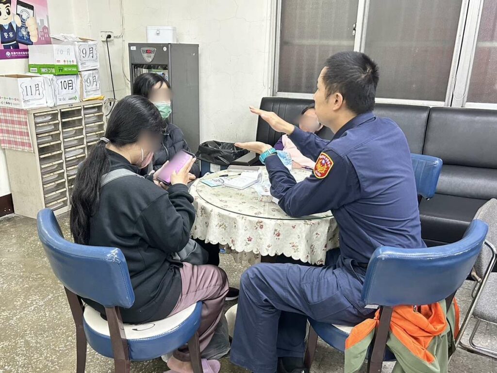 失聰女子慌張報案-壢警暖心用「這招」安撫她情緒