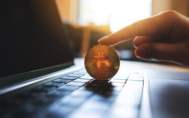 現貨etf通關在即？比特幣瘋漲逾6%觸21個月新高