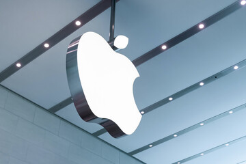 蘋果手機成功擠下三星-2023年全球市占首次登頂