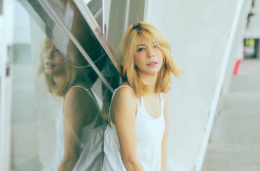 小明星大跟班混血美女成直播黑馬！空窗1年多直言：彭于晏胸肌很不錯