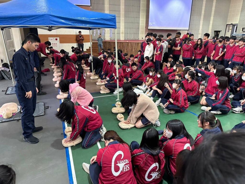 桃消新坡分隊推廣全民cpr-觀音高中附中學子收穫滿滿