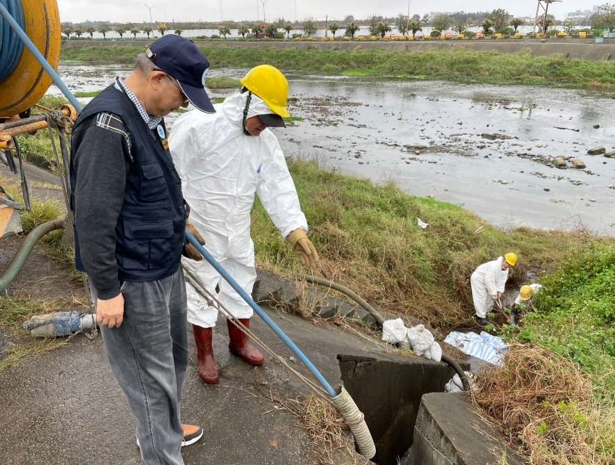 大堀溪驚見大量魚群暴斃-民眾質疑科慕觀音廠排廢