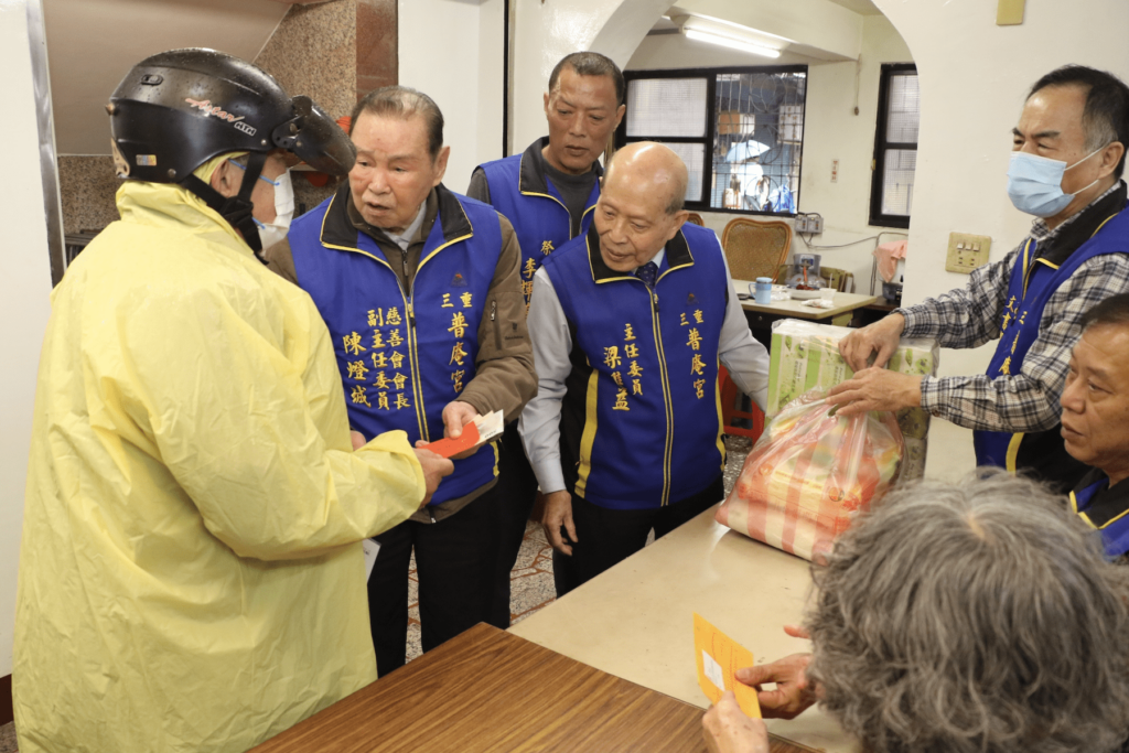 三重普庵宮溫馨冬令慈善-33萬物資送愛-317弱勢家戶感受溫暖