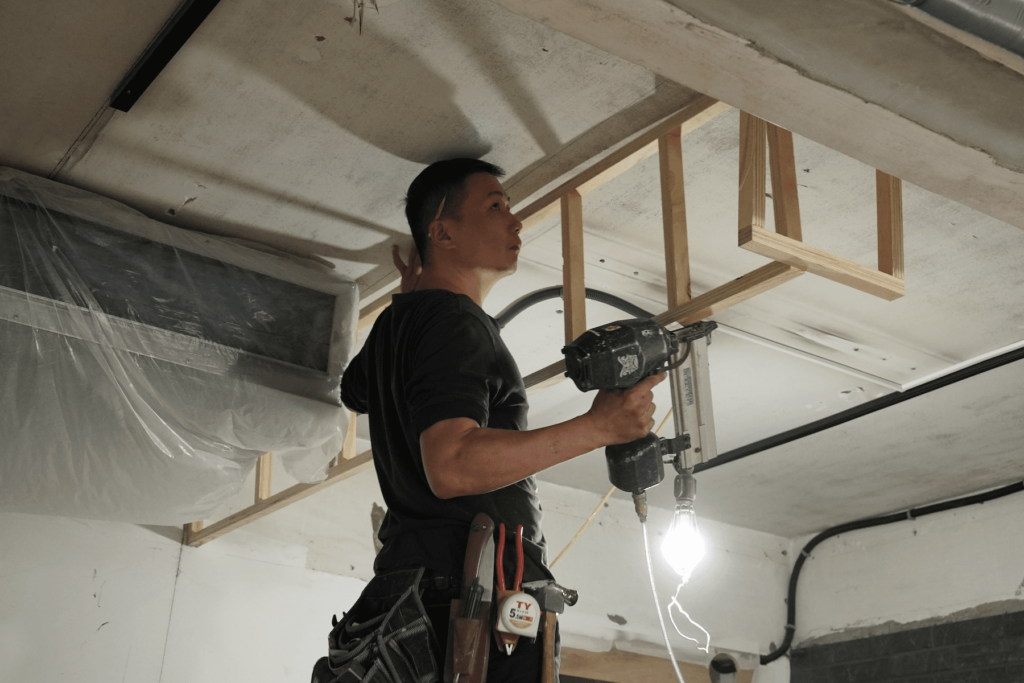 影音/-頭家人故事/-從木工學徒到室內設計師-一位工匠的專業轉變之路