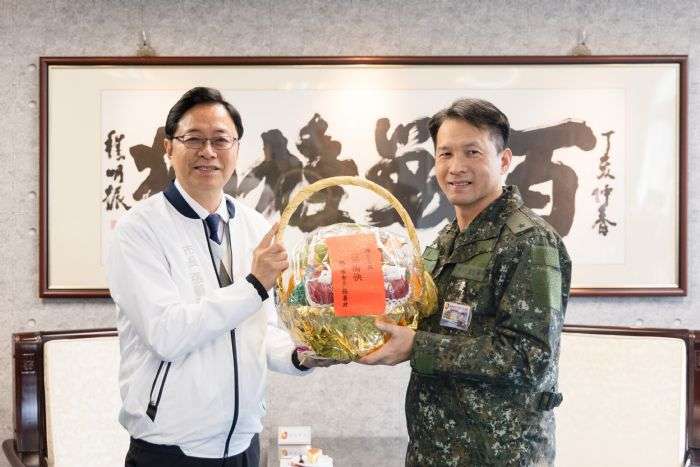 張善政春節前夕發92萬加菜金-感謝國軍辛勞付出