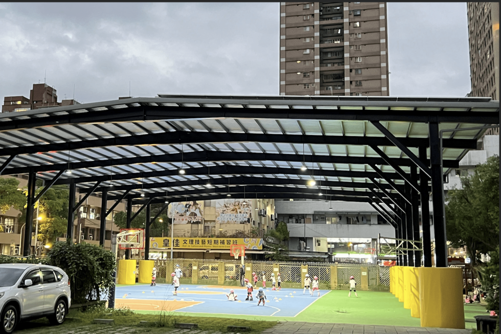 北臺第一！光電運動場風靡校園-新北市27所學校打造綠色未來