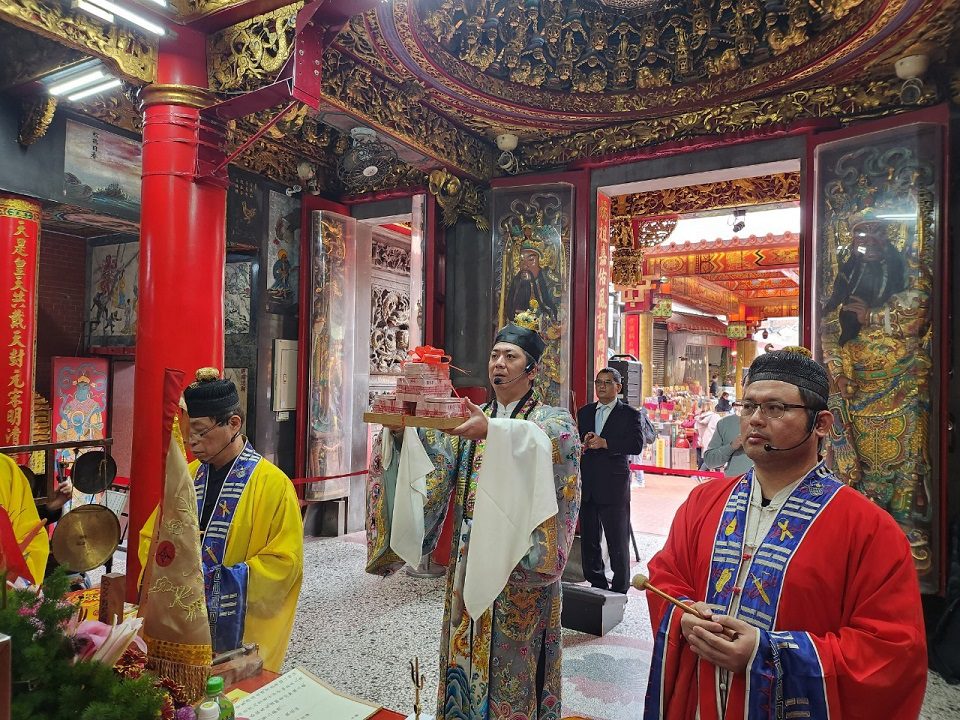萬人捐贈聯名燉飯引發熱烈迴響-芳名錄上呈媽祖婆道長群唸到嘴痠