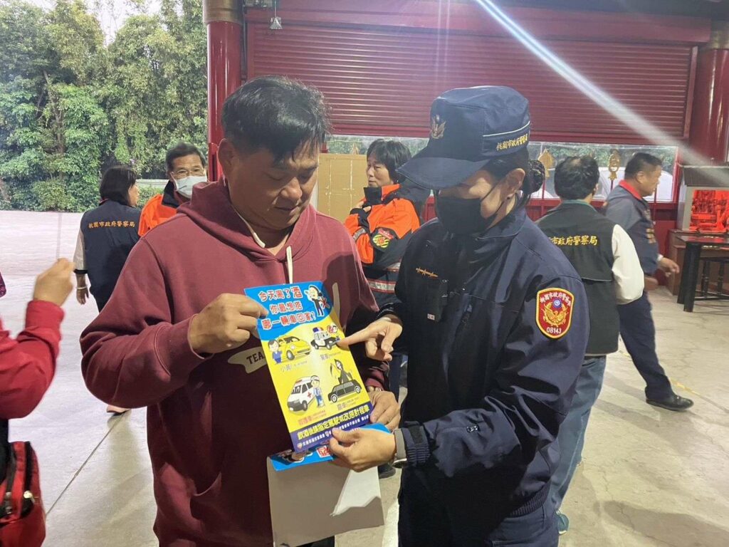 平警加強酒駕防制宣導-民眾安心過好年