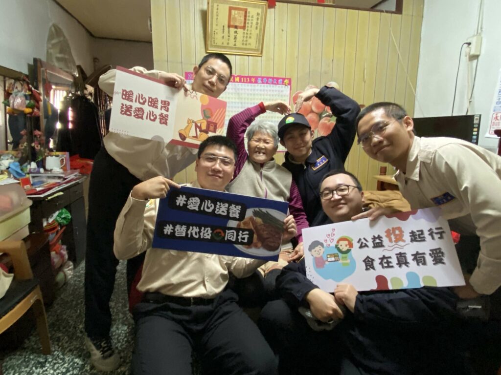 桃園民政局與華山基金會合作-替代役公益大使團為獨老送暖