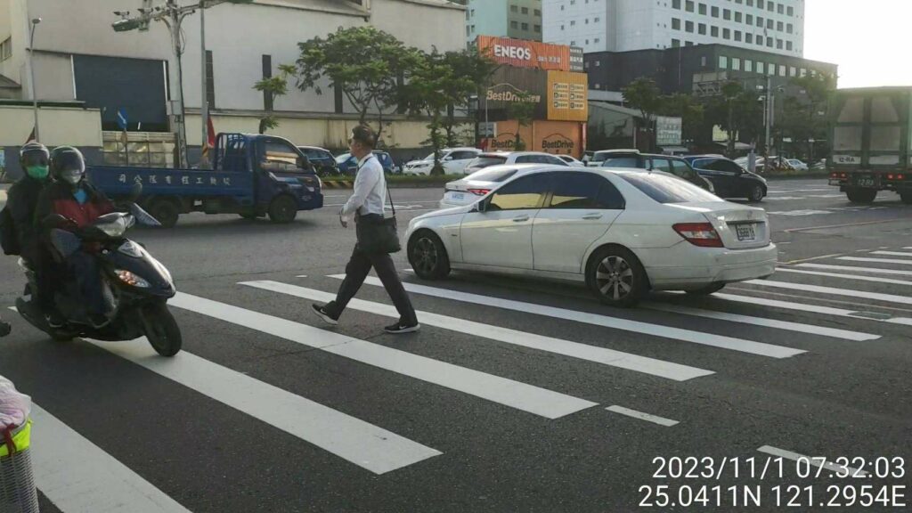 強化轄內交通安全-蘆竹警取締人車違規近百件