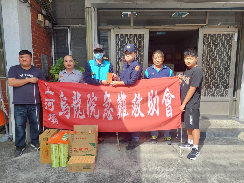 農曆春節前夕-旗山警結合民間力量幫助弱勢家庭