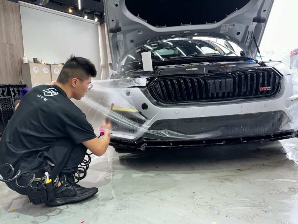 頂尖汽車包膜工藝-完美保護車體同時注入時尚元素
