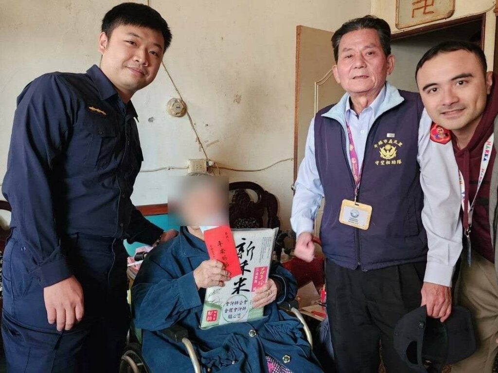 平警揪感心！春節前夕攜手慈善團體關懷弱勢家庭