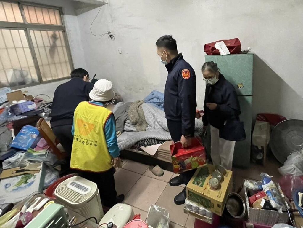 壢警攜手慈濟送暖-關懷80歲獨居長輩