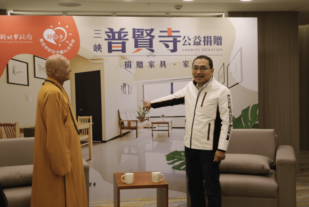 三峽普賢寺捐贈租屋社宅家電和傢俱-宗道師父哽咽感念前局長張錦麗