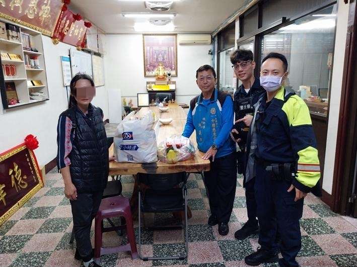 女子1原因生活陷困境-壢警結合民間力量送暖