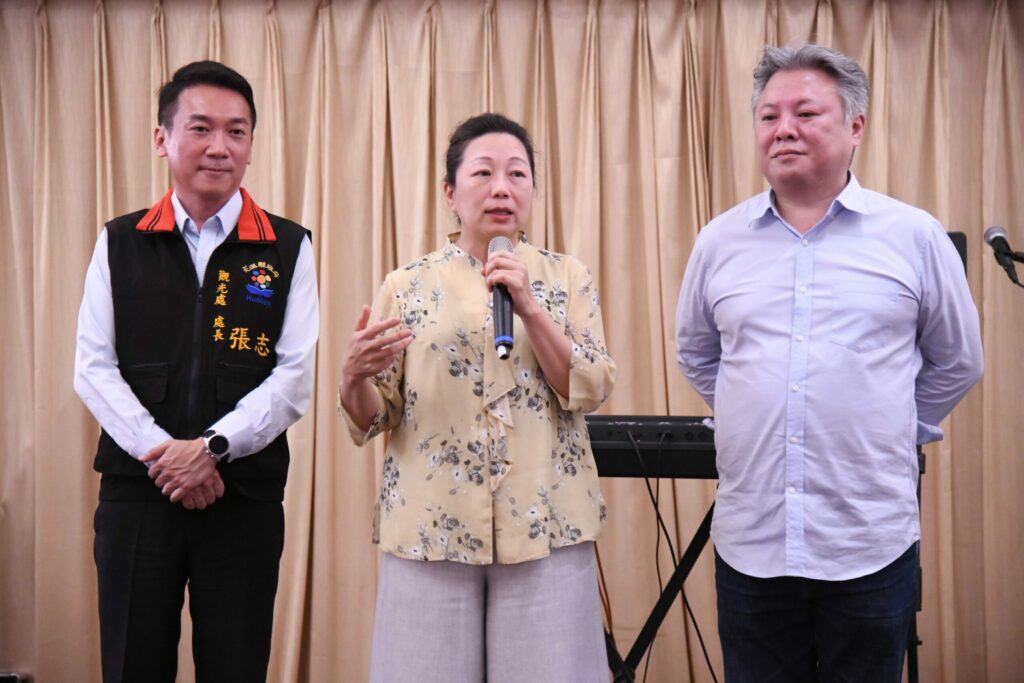 花蓮縣優良觀光產業及其從業人員表揚-徐榛蔚感恩從業人員無悔付出