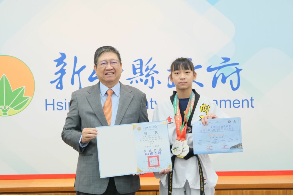 竹縣跆拳道國際賽奪佳績-坪林國小范雲昕踢下4金3銀