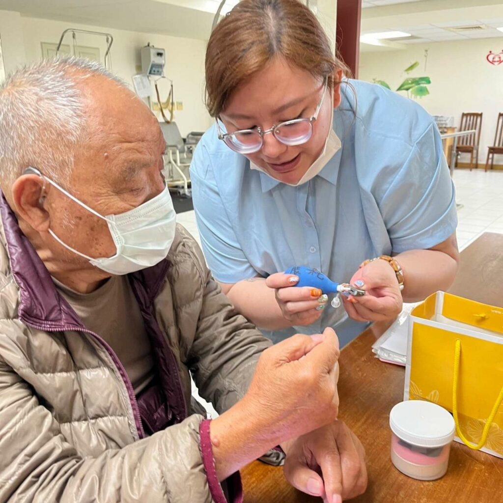 桃園榮家辦理助聽器檢測保養-提升長輩配戴意願