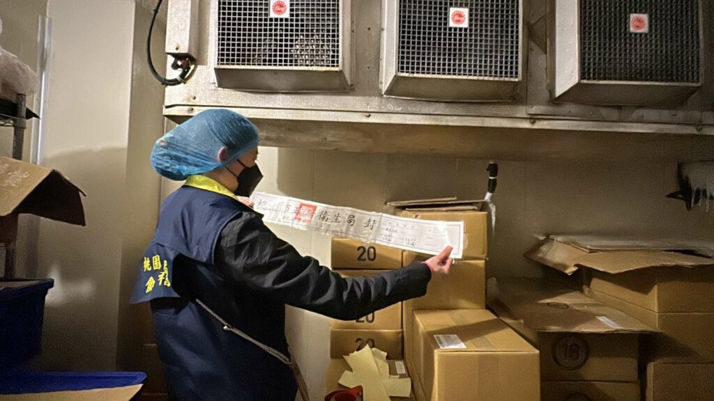 桃園衛生局續查蘇丹紅產品流向-海底撈「這」調味料急下架回收