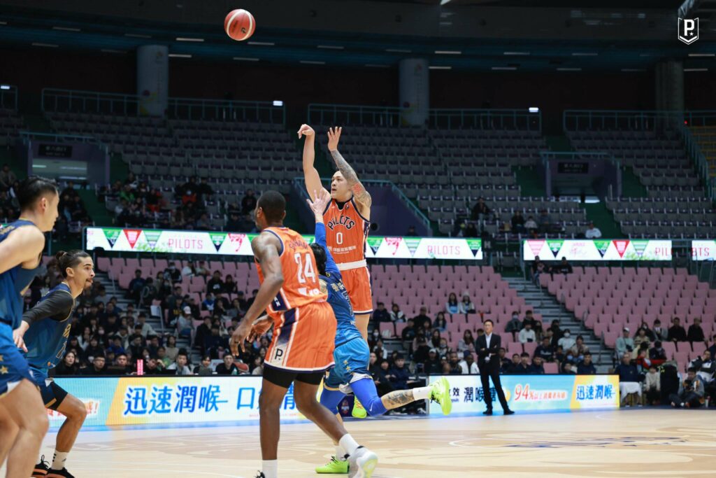 周儀翔致勝三分彈-率桃園璞園領航猿逆轉勝