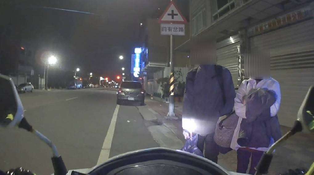 情侶求職碰壁深夜徘徊-蘆竹警暖心助2人返家