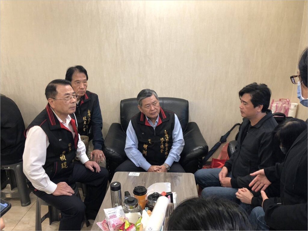 警專校友總會會長何明洲-率員慰問基隆警局殉職員家屬暨因公受傷警員廖訢恬並致贈慰問金