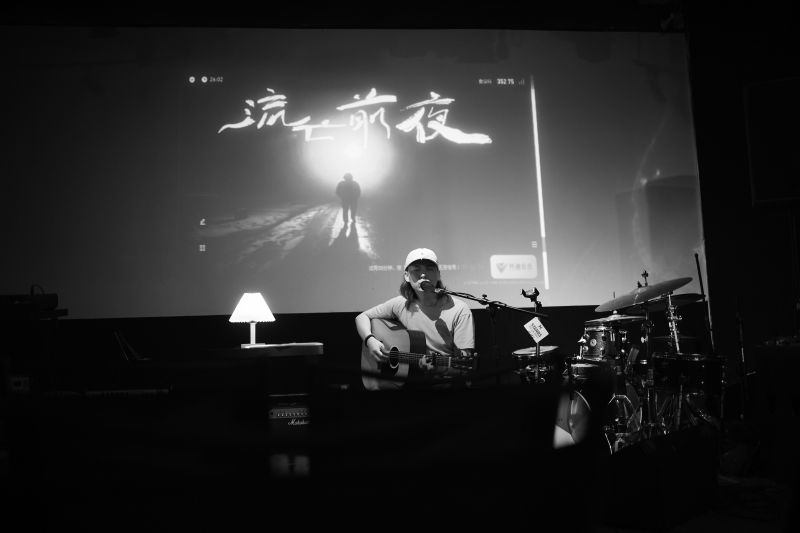 香港民謠音樂人何英瑋ewan-ho-新曲曝光香港〈劏房〉現實