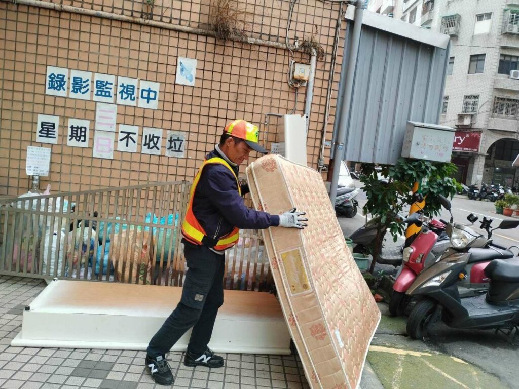 廢棄家具怎麼清？桃環保局教你這招輕鬆丟