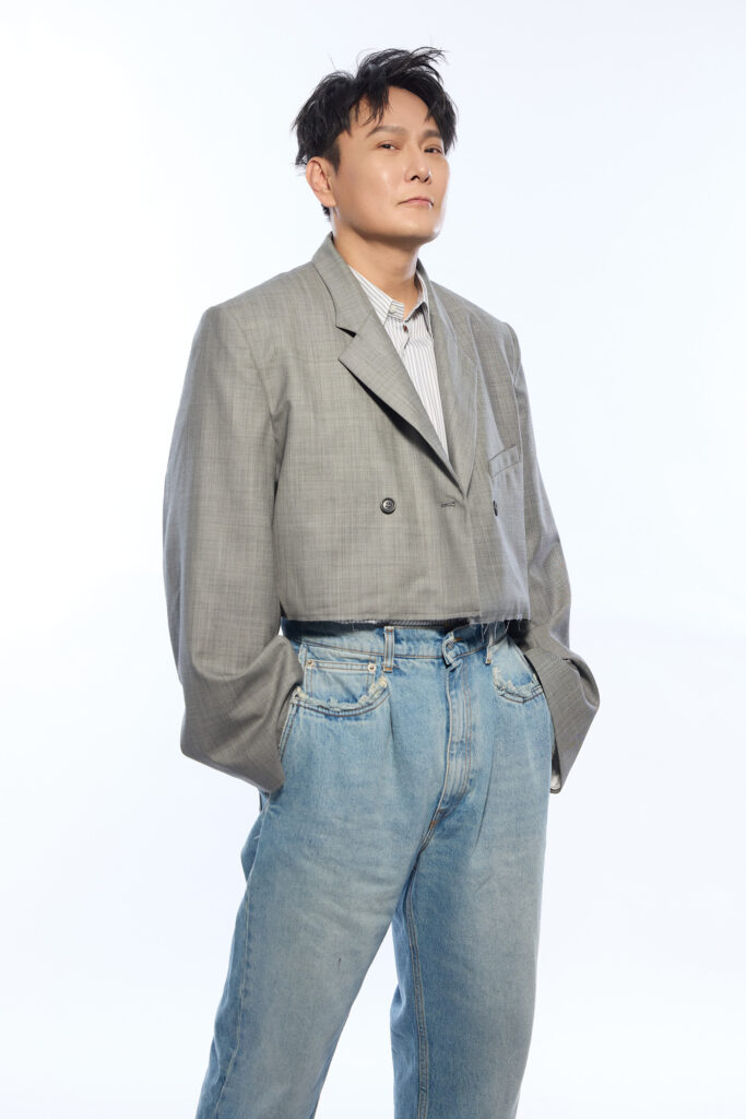 張信哲《未來式終極版世界巡迴演唱會》首站可容納八萬人的「上海體育場」舞台