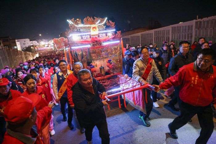 桃園龍德宮南巡祈安遶境起駕-張善政扶轎恭送四媽祖