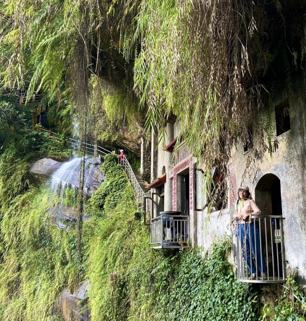 副刊／銀河洞越嶺遇山居人家