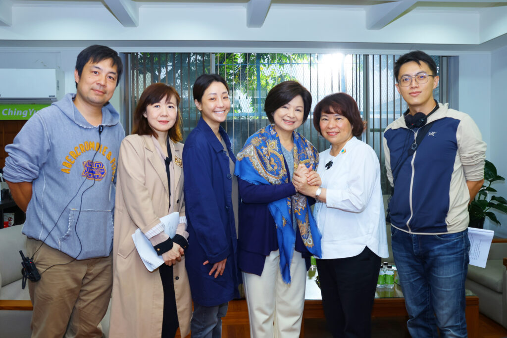 《我們與惡的距離第二季》嘉市拍攝　黃敏惠攜伴手禮片場探班