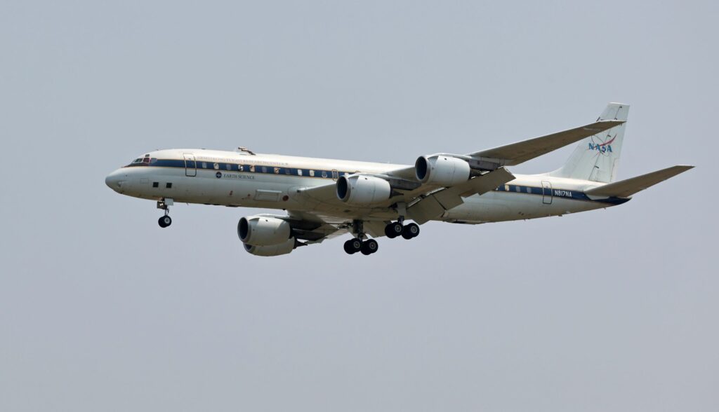 nasa科研機dc-8再度飛抵台灣-監測空氣品質