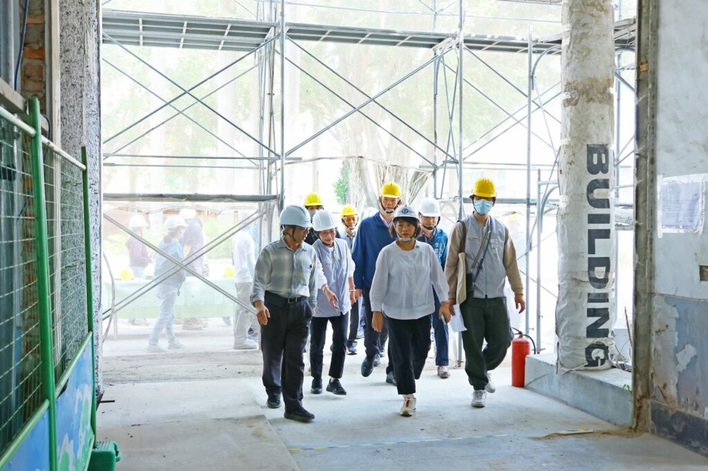 視察舊嘉義市公所工程進度　黃敏惠期許樹立歷史建築活化典範