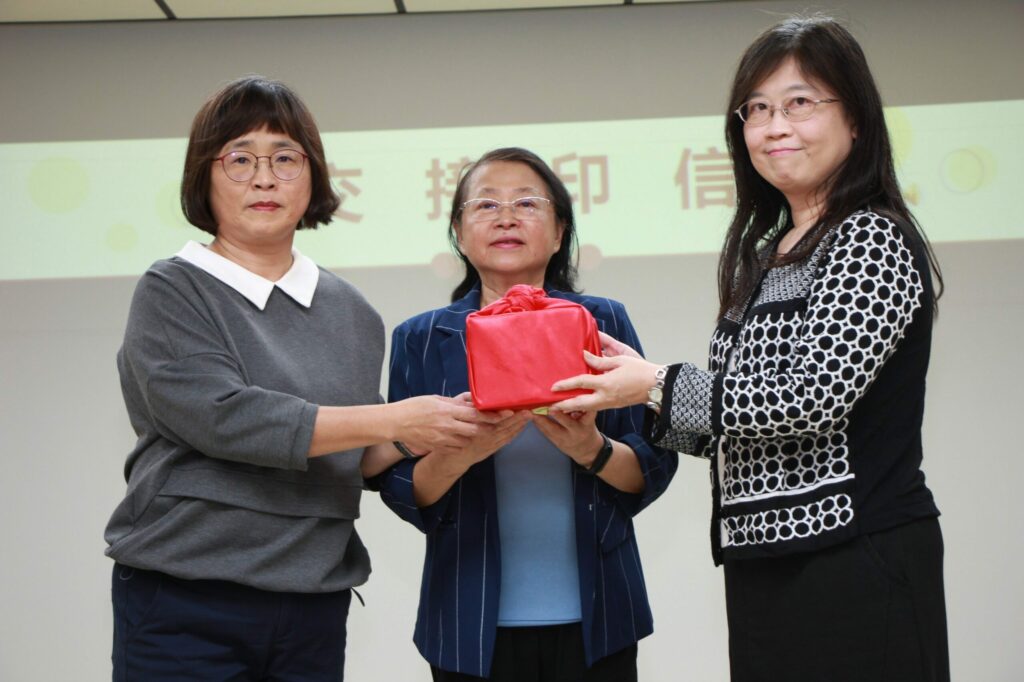 高市社會局無障礙之家及家防中心-首長職務交接貢獻所長