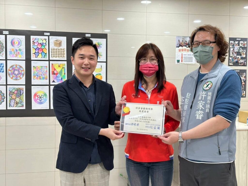 許家睿推動藝術列車-在社區開設美感學習課程