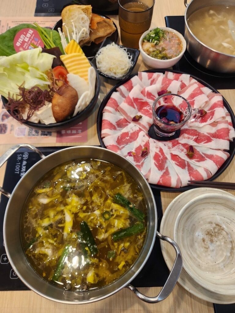 侯黑鍋物-個人酸菜鍋物-連續5年榮獲台灣美食獎項