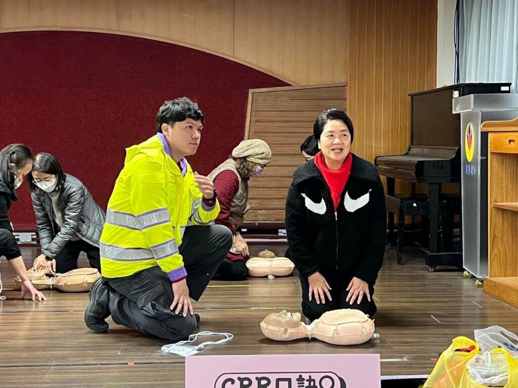 南興國小強化教師急救技能-邀桃消圳頂分隊辦理cpr、aed教學活動