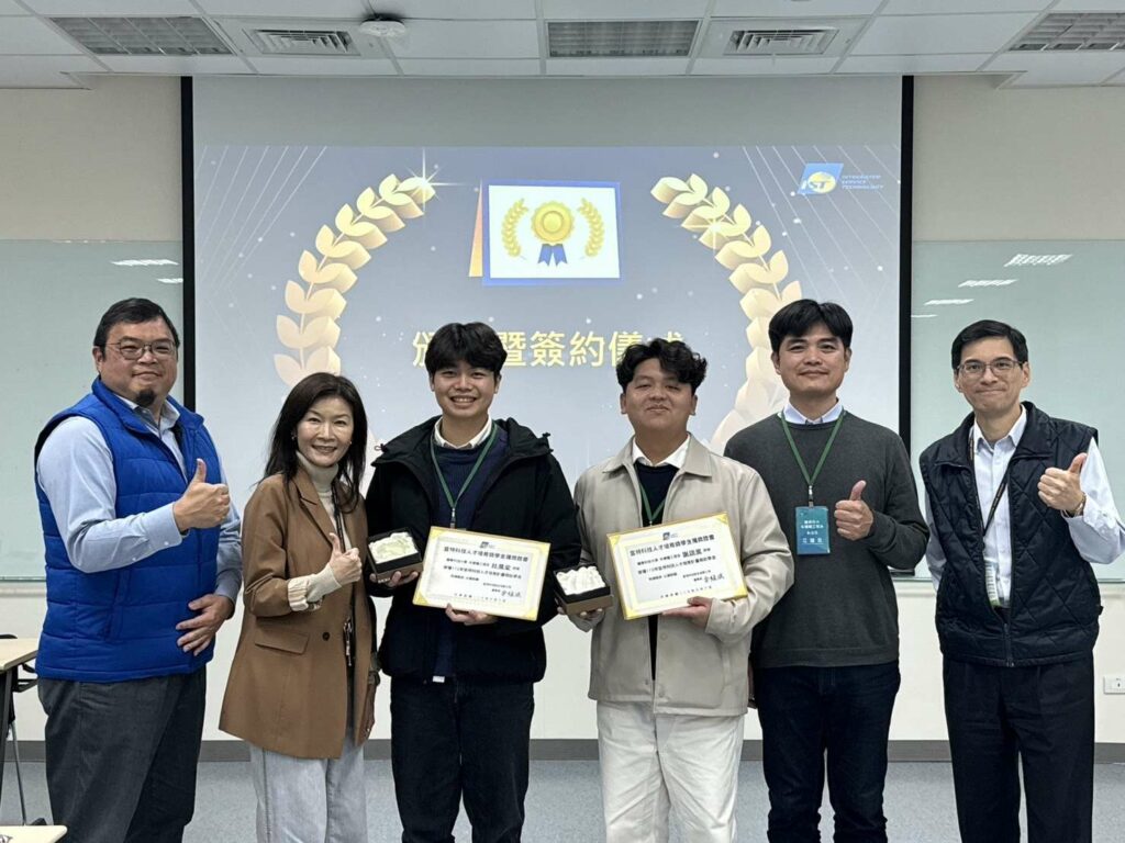 龍華科大培育半導體人才-學子獲企業頒發每人24萬獎學金