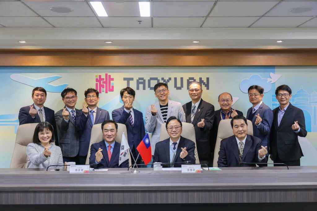 張善政與韓國京畿道平澤市長會面-邀訪團參觀2025台灣燈會