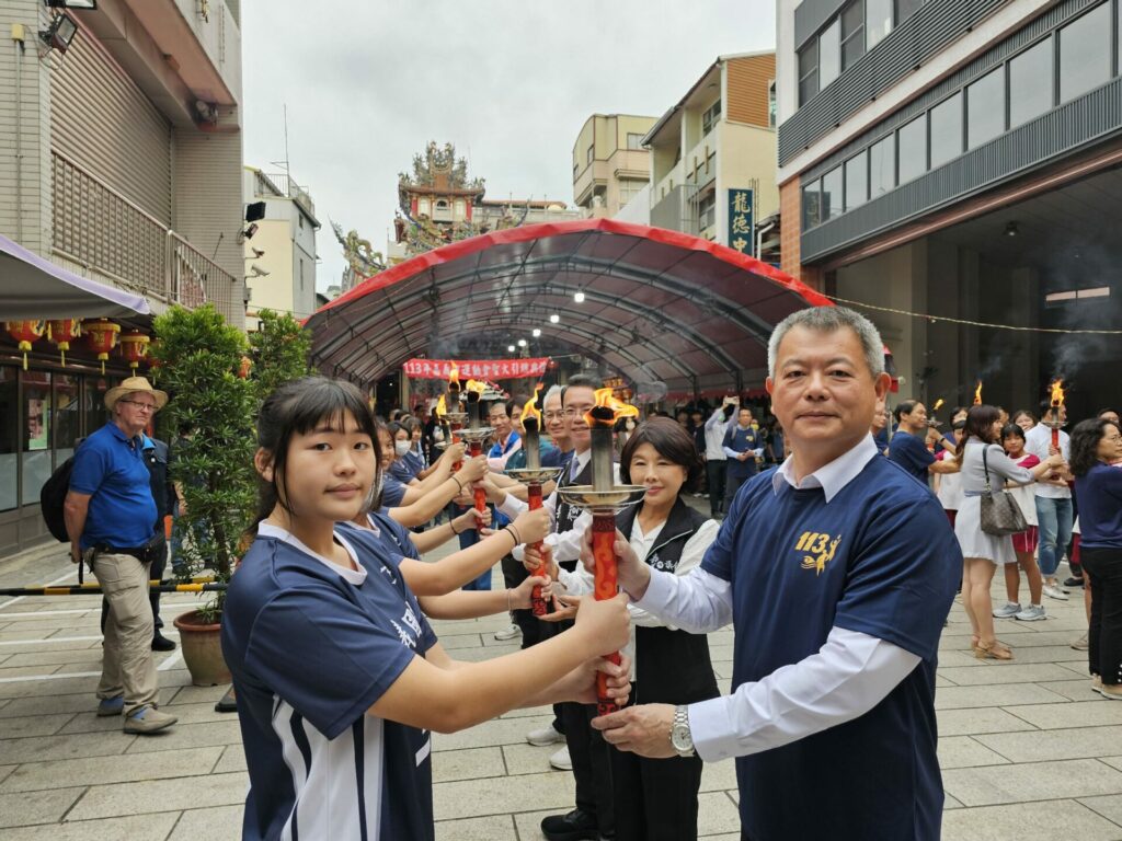 嘉義市運動會聖火引燃典禮　城隍廟前起跑傳遞